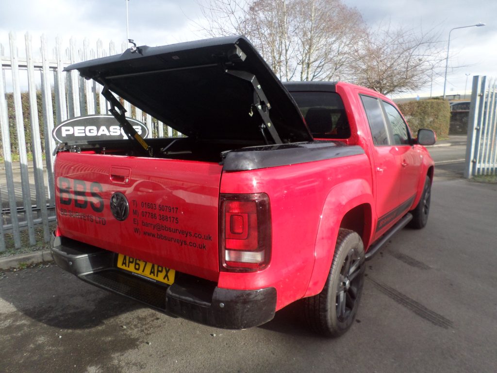 vw amarok tonneau lid open